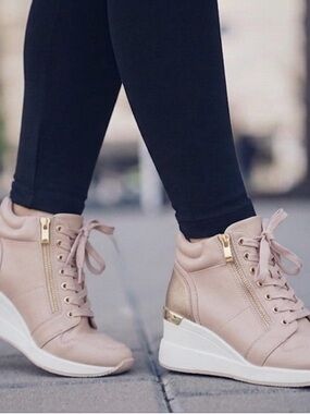 ALDO Adwiwia Blush Pink Wedge Sneakers (8) Gold Accent Platform Streetwear Chic